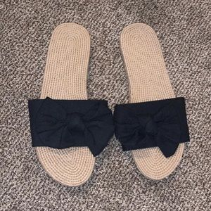 Black bow sandals